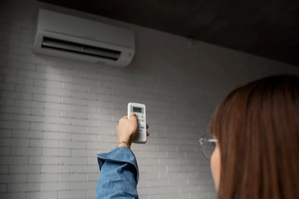 Adjusting temperature on a wall-mounted split AC unit